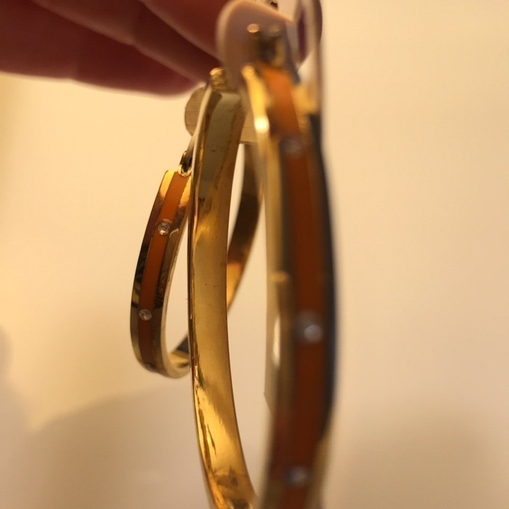 Paris Collection hoop 1 1/2 diameter pierce lock gold tone metal enamel cream - Picture 4 of 5